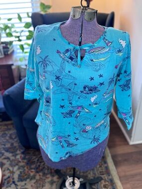 Darling beachy, flowy,  quirky 100% cotton, 3/4 length top.